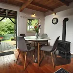 Drewniany Nad Jeziorem W Sitnie בית נופש Sitno (Pomerania)