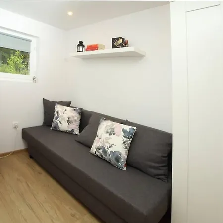 Drewniany Nad Jeziorem W Sitnie Sitno (Pomerania)