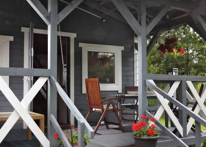 Drewniany Nad Jeziorem W Sitnie بيت للعطل *