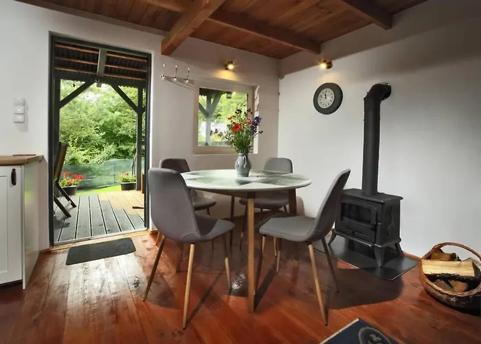 Drewniany Nad Jeziorem W Sitnie بيت للعطل Sitno (Pomerania)